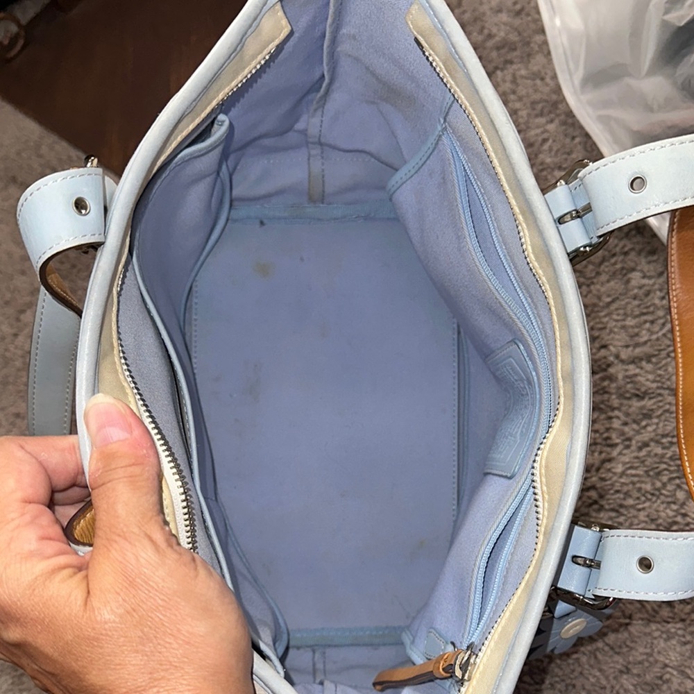 Coach Cream and Tan Shoulder Bag with Elegant Design - Picture 7 of 9